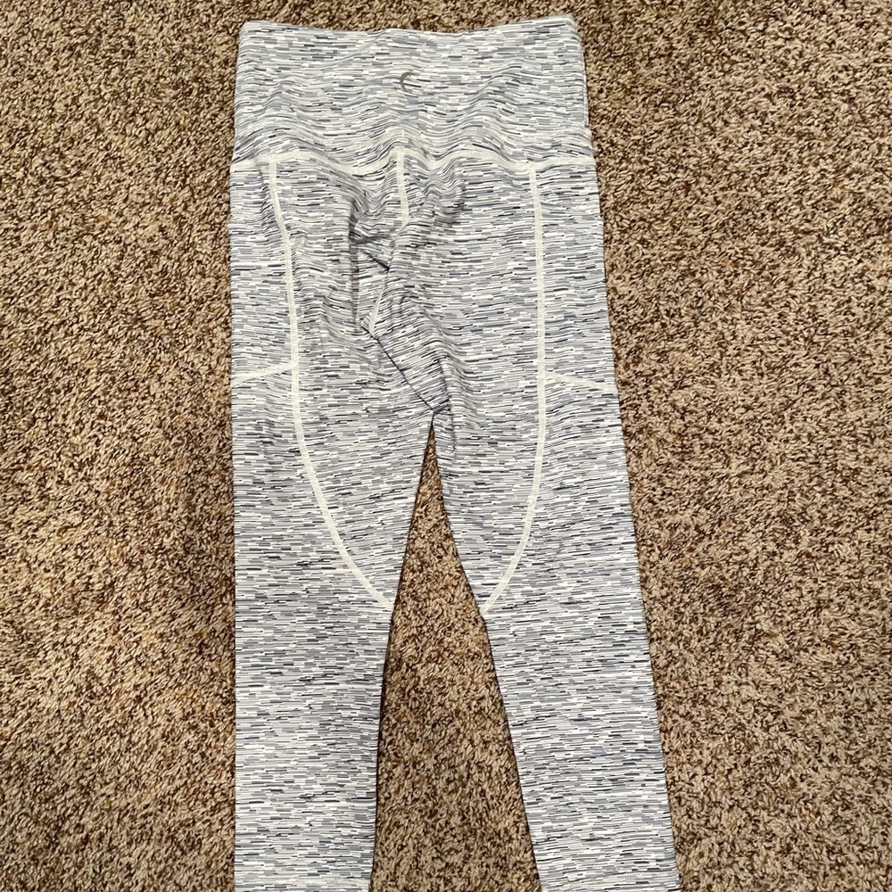 Zyia- Gray Level 2 in 1 Light n Tight Hi-Rise Capri 20"